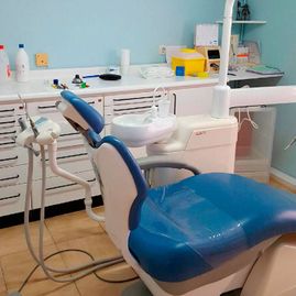 Clínica Dental Flora Rabotnicoff silla azul