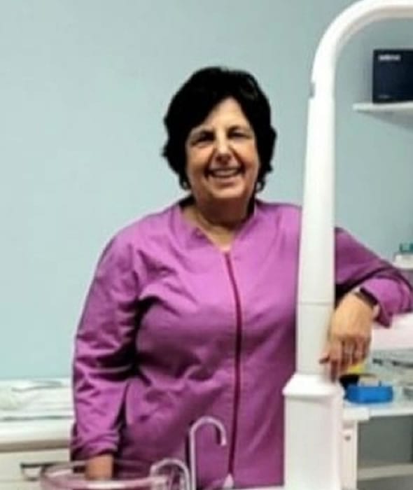 Clínica Dental Flora Rabotnicoff - Sant Feliu de Guíxols - Equipo - Doctora Flora Rabotnicoff